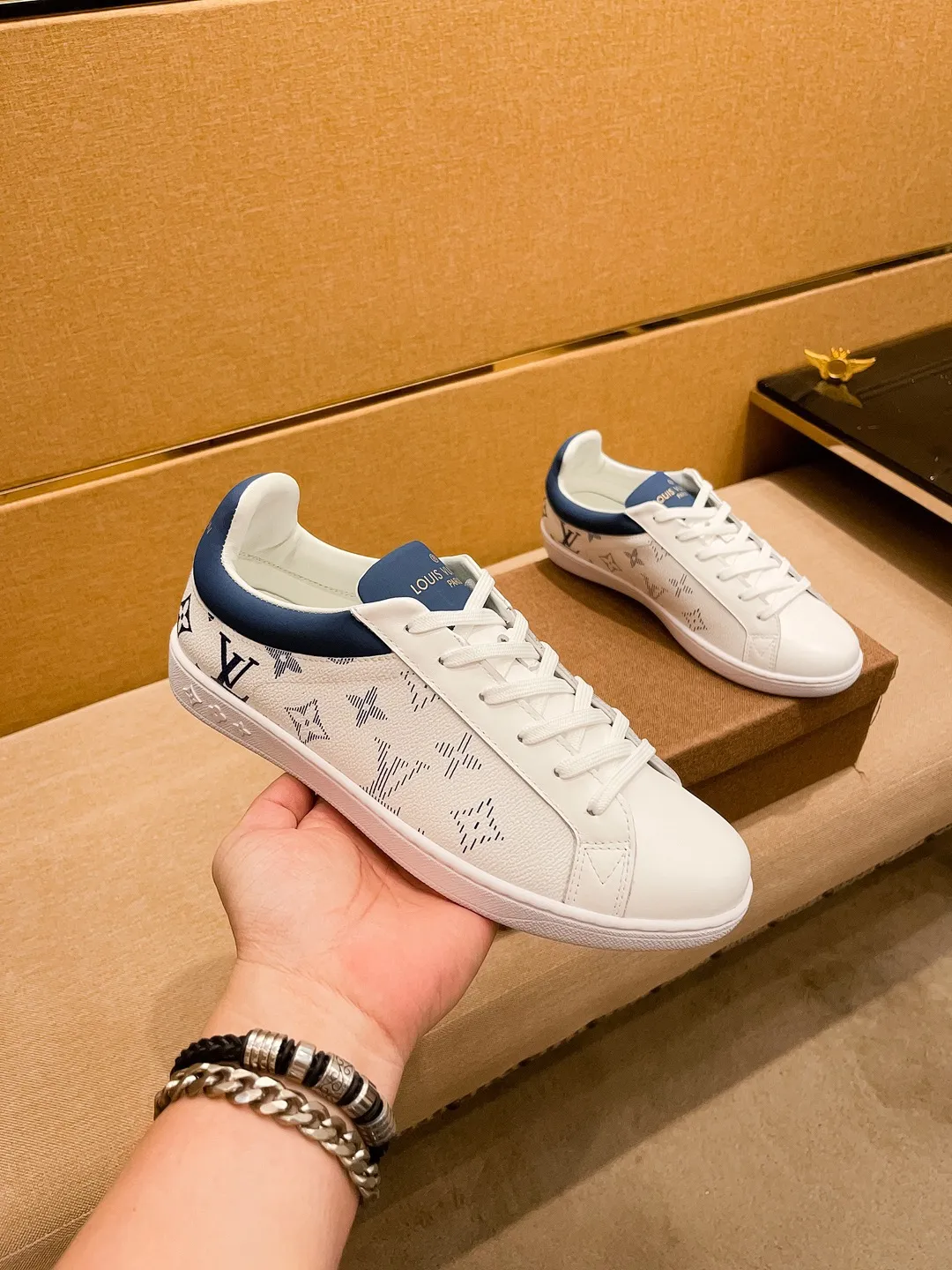 Men's shoes 💰 380💰🔥【LV】🔥 Louis Vuitton, high-end men's shoes brand, official website 1:1 latest masterpiece: the upper is made of Italian imported first-layer cowhide with a comfortable and breathable lining➕original non-slip and wear-resistant outsole🔥, making walking more convenient and comfortable! An exclusive new model, a stunning work, a beautiful 1:1 replica [color] compared to the official quality! Create a fashionable personality to set off your uniqueness! A must-have for trendy men! Classic🔥Size: 38-44 Color: 🔥Multiple colors available🔥